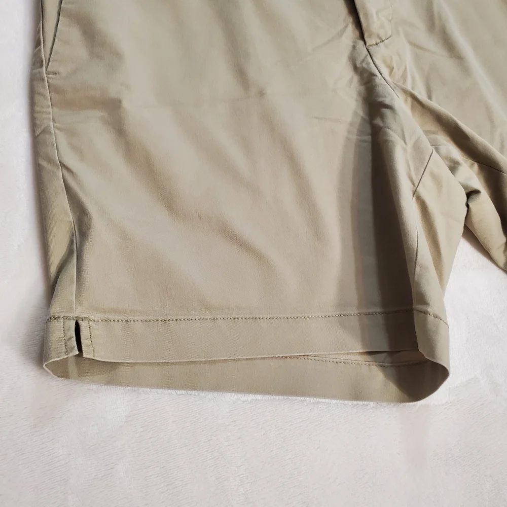 Banana Republic Mens‎ Shorts Size 33, Khaki Color.  SKU# A-68